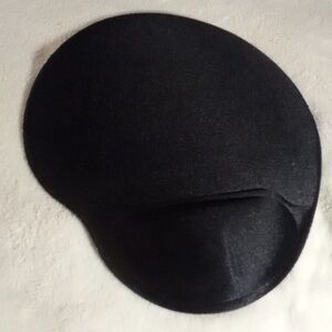 ERGONOMIC BLACK MOUSE PAD NEW! NO BOX!